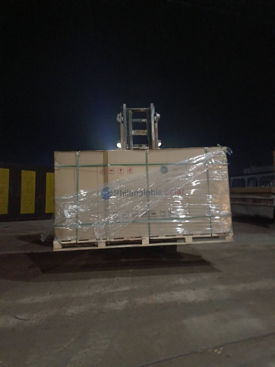 🚨🚨وصلت الشحنة الجديدة إلى مخازن شركة الواثق للطاقة الشمسية!🚨🚨

نعلن عن توفر:
 • ألواح شمسية نوع #فلادلفيا حجم – (600 )واط | كفاءة عالية وتقنية متطورة
 

ويسرّنا إعلامكم بأننا مستعدون لتجهيز وتنفيذ منظومات الطاقة الشمسية بالكامل، من خلال كوادر فنية متميزة وبأعلى سرعة ودقة في الإنجاز.

وتسهيلاً عليكم، أصبح بإمكانكم حجز منظومتكم بنظام الأقساط الميسّرة عبر بطاقة الماستر كارد، بالتعاون مع مصرف الرافدين!

شركة الواثق… طاقتك من الشمس، وثقتك منّا
للاستفسار والتفاصيل، تواصل معنا مباشرة
او عبر الهاتف : 
حمد الجاسم: ***********
