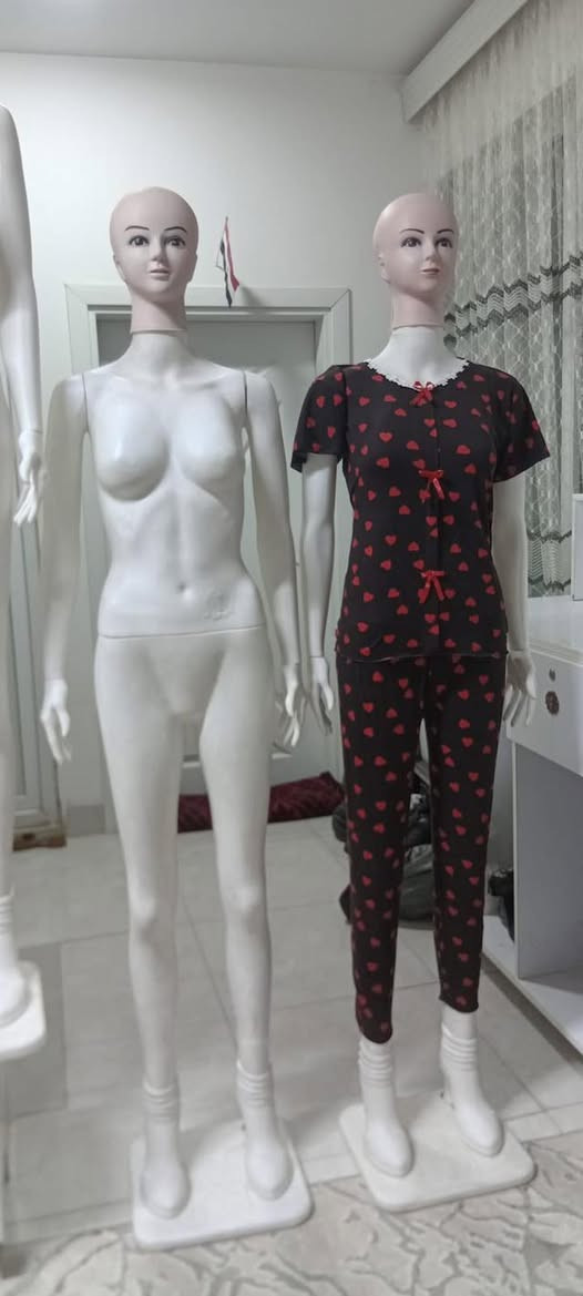 سلام عليكم مليكانات البيج اخو الجديد 
العدد 14 قطعه +ميز محل + مليكان بنطرون عدد2  السعر خاص لين كل قطعه وسعر 

واتساب ***********
