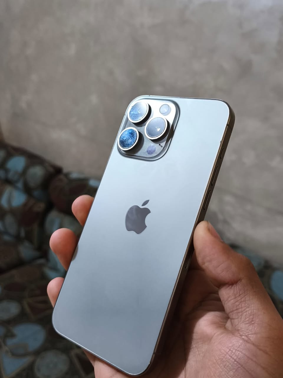 السلام عليكم ايفون15pro maxللبيع الجهاز نضيف على ايدي ماا داخل صيانه تكدر تفحص وين ماا اتريد بطاريه86ذاكره256الجهاز  الون تيتانيوم الجهاز ولا غلطه ملحقاته وياا والصور موجوده شوف الجهاز بس بي بل اطار الحامي مال الكامره زلوغ مثل ماا اشوف ماا مدنيه او واصله للكامره موجوده صوره شراي راسلني الرقم***********
