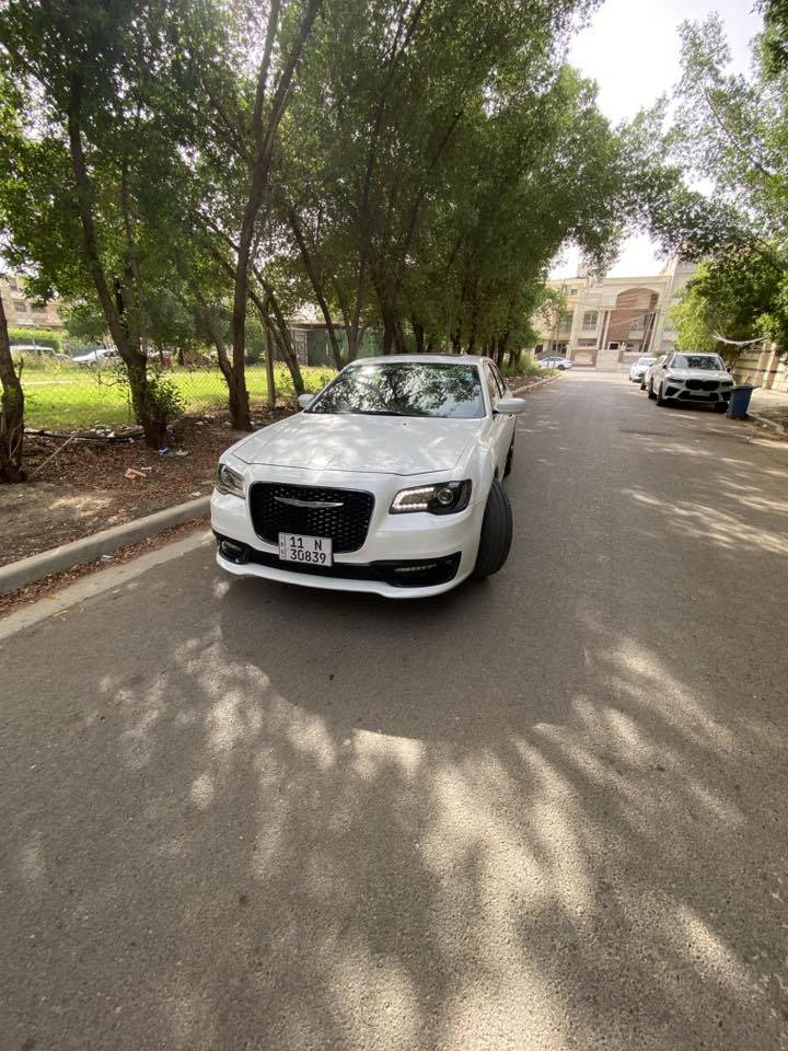 السلام عليكم للبيع او مراوس بعالي 
اوباما كرايسلر S300
خليجي وارد كندي 
موديل 2019 
ماشيه 68 mi 
السياره كلين تايتل بالعراق صار بيها بارد شي قليل  وتكحيل كارت 
بدون صبغ  بدون ايرباك 
مواصفات السياره 
بانوراما 
كشنات جلد 
كشنات كهرباء 
هيتر بالكشن 
وباقي مواصفات الS 
المكان الكرخ 
الاتصال هـ***********
