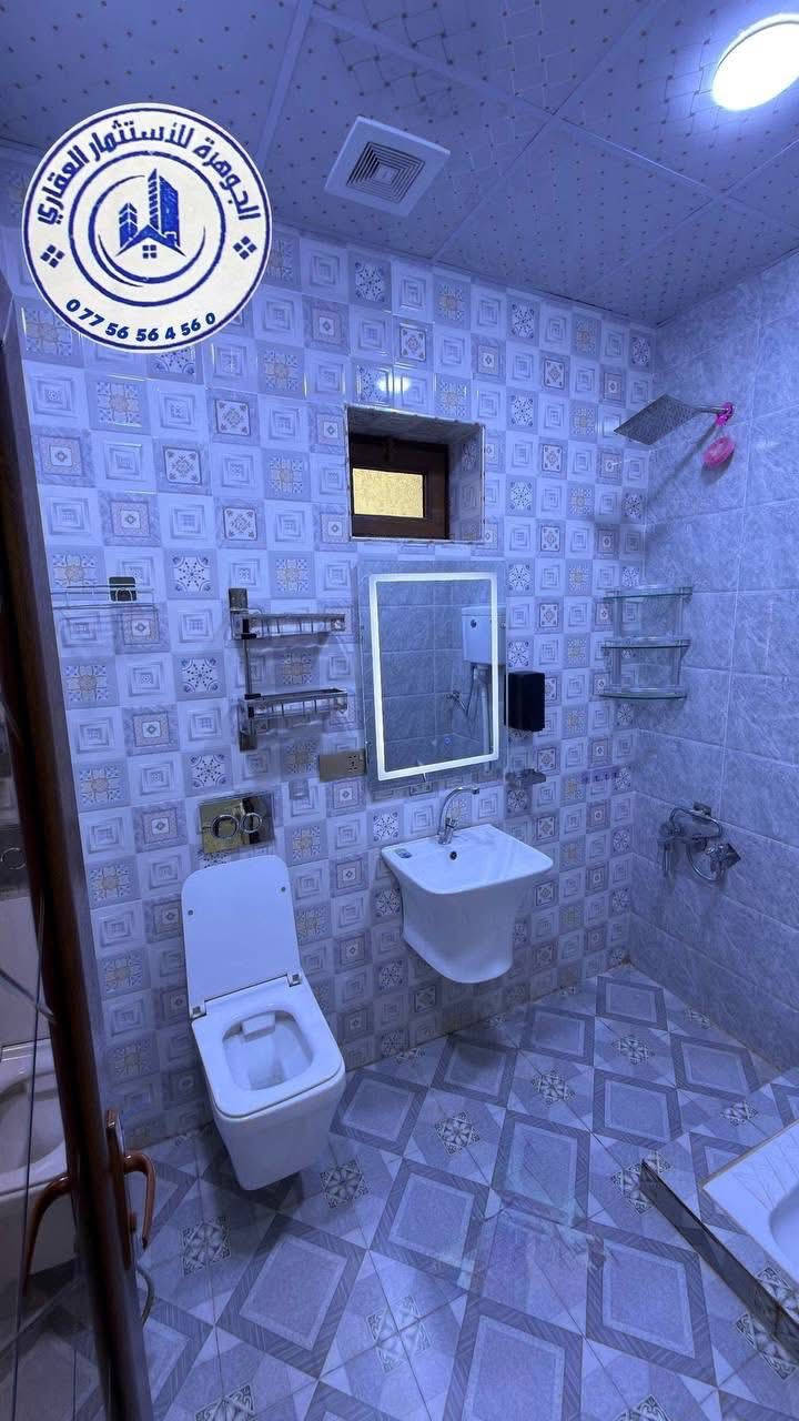 السلام عليكم للبيع مشتمل مساحة 94م البناء حديث درجى اولى في منطقة حي البنوك خلف شارع الكنيسة الواجهه 4م تنزل 7م تصير 6م نزال 20م ( مؤثث بالكامل ) يحتوي على 4غرف نوم + استقبال ومطبخ وصاله وصحيات للاستفسار اكثر مراجعة مكتب الجوهرة للوساطة العقارية الكاىن في شارع الكنيسة او الاتصال على الرقم ***********
