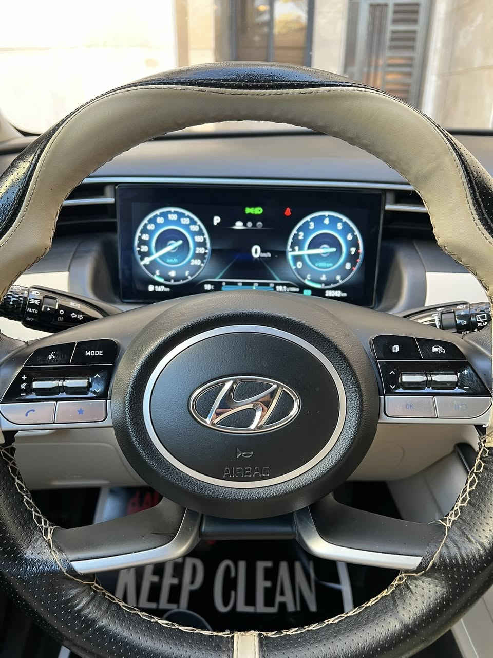 سلام عليكم توسان موديل 2024خليجي مكفوله كفاله عامه (داخل ابيض)تو كولر.(فول مواصفات) ماعدا البنرما السياره جديده  بعدها بحاله الوكاله ماشيه 28رقم بغداد تحويل ثاني يوم عارضها 217وبيها مجال قليل للشراي ***********مكاني بغداد السيديه
