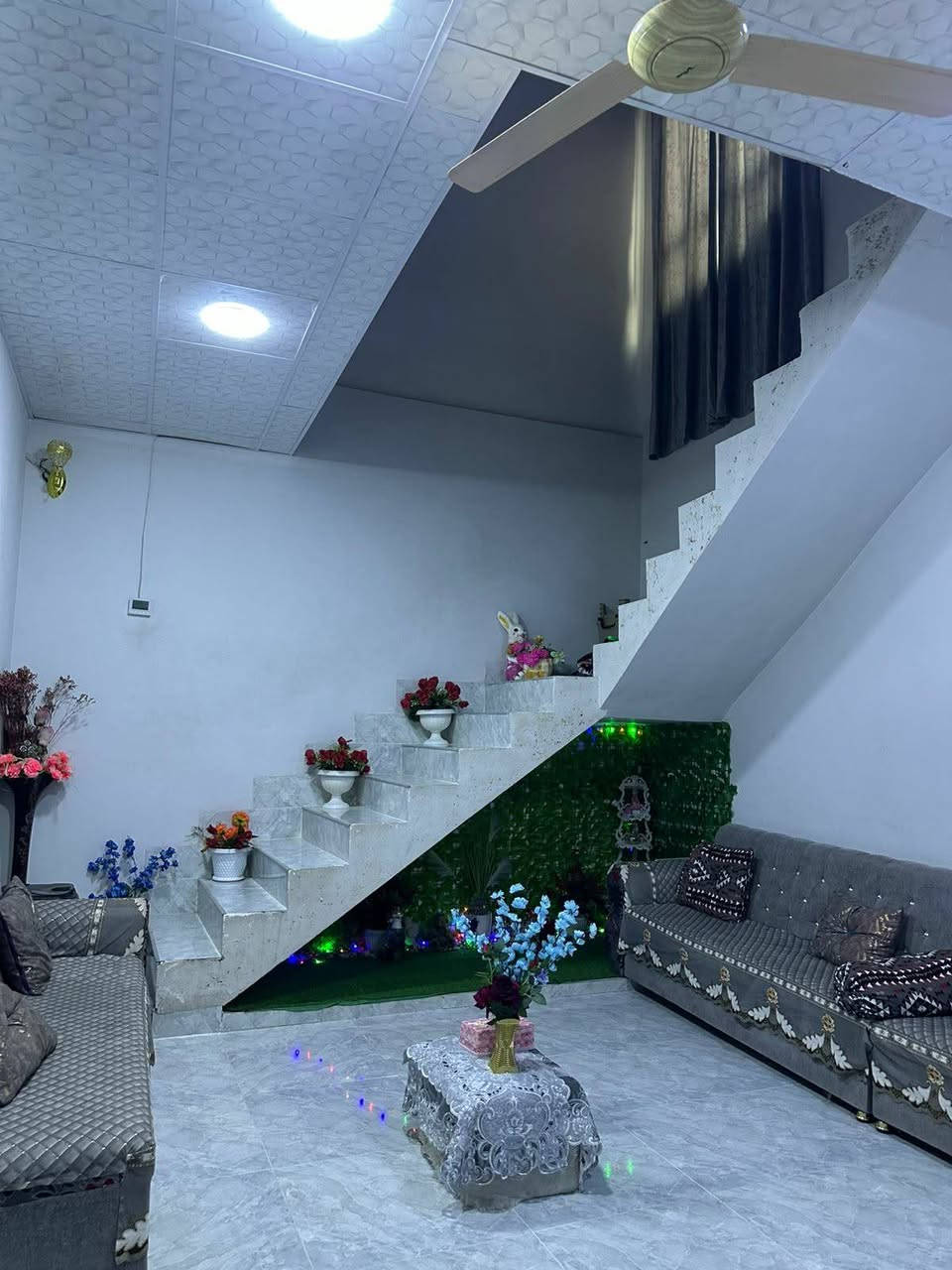 إعلان رقم ٥٨٣
دار للبيع المساحة ٢٠٠م طابق واحد زراعي# فول مواصفات الموقع كركوك حي العسكري الموقع مميز جدا خلف التجاري فرع اسوق البركه الدار نظام دكت #سقوف مغربي 
التفاصيل الدار :كراج سيارة #استقبال# غرفتين نوم # هول كبير  مطبخ حار بارد +بيتونه كبيره بناء حديث 
كونتر تفصال هديه مع الدار مع مبرده حجم كبير دكت
مشمول بقرار التمليك الاستفسار اكثر الاتصال بالرقم الموبايل 
***********
