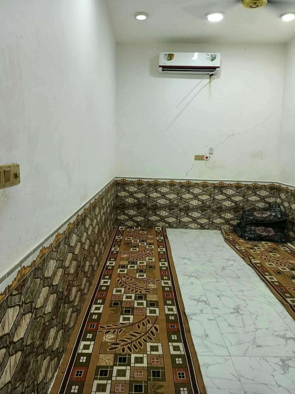 بسم الله الرحمن الرحيم
بيت طابو للبيع 
حي الأمير صوب بني ركاب 
قرب مشروع الماء 
الكبير 
رباط كونكريت 
بناء طابوك 
سكف كونكريت 
بناء حديث 
كل الخدمات موجوده 
مي كهرباء مجاري مولد 
 غرفه وصاله ومطبخ 
وديوانيه 
وصحيات 
المساحة 125
السعر وباقي التفاصيل الإتصال على 
 الرقم الموجود بالاعلان 
***********
او مراسلة الصفحه
