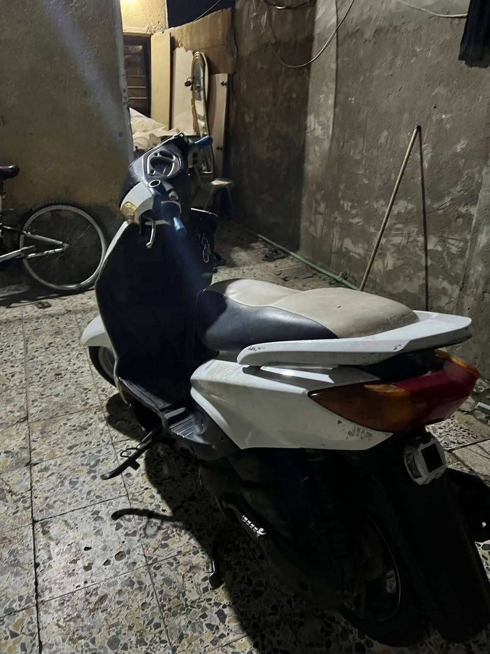 سلام عليكم سكنس نثيه سعر 3500رقم***********بيهه مجال حك الجيه
