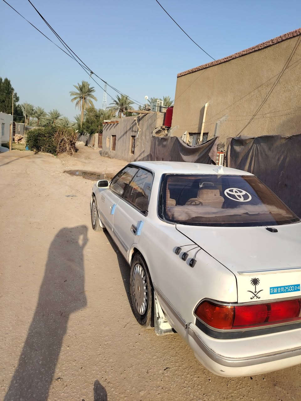 السلام عليكم سياره مارك عضم موديل 92 سنويه باسمي   مشروع وطني  رقم ديوانيه انكليزي  
سياره خيرمن الله ماناقصه شي  فقط سنتر قفل 
مكان السياره حله    ***********
