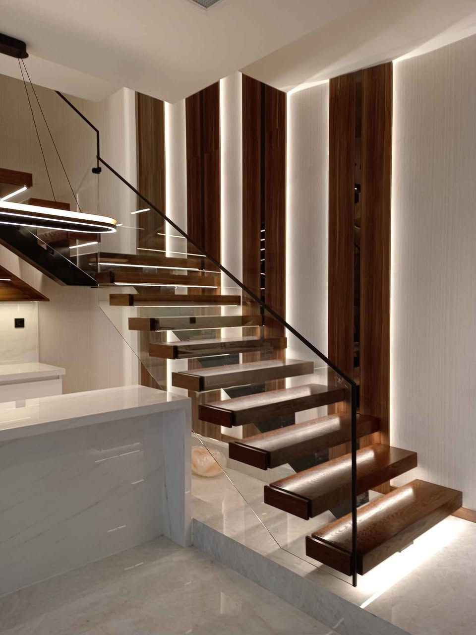 تفاصيل تصنع الفرق ✨
سلم خشبي عصري بتصميم معلّق، زجاج شفاف، وإضاءة مخفية تعكس فخامة المكان وتضيف إحساس بالاتساع والرقي.
اختيار مثالي للبيوت العصرية والفلل الباحثة عن الذوق الرفيع والتنفيذ المتقن.
🔹 تصميم حديث
🔹 خامات عالية الجودة
🔹 تنفيذ بدقة واهتمام بأدق التفاصيل
📲 للتواصل والاستفسار عبر الواتساب فقط:
*********** دهوك, العراق
