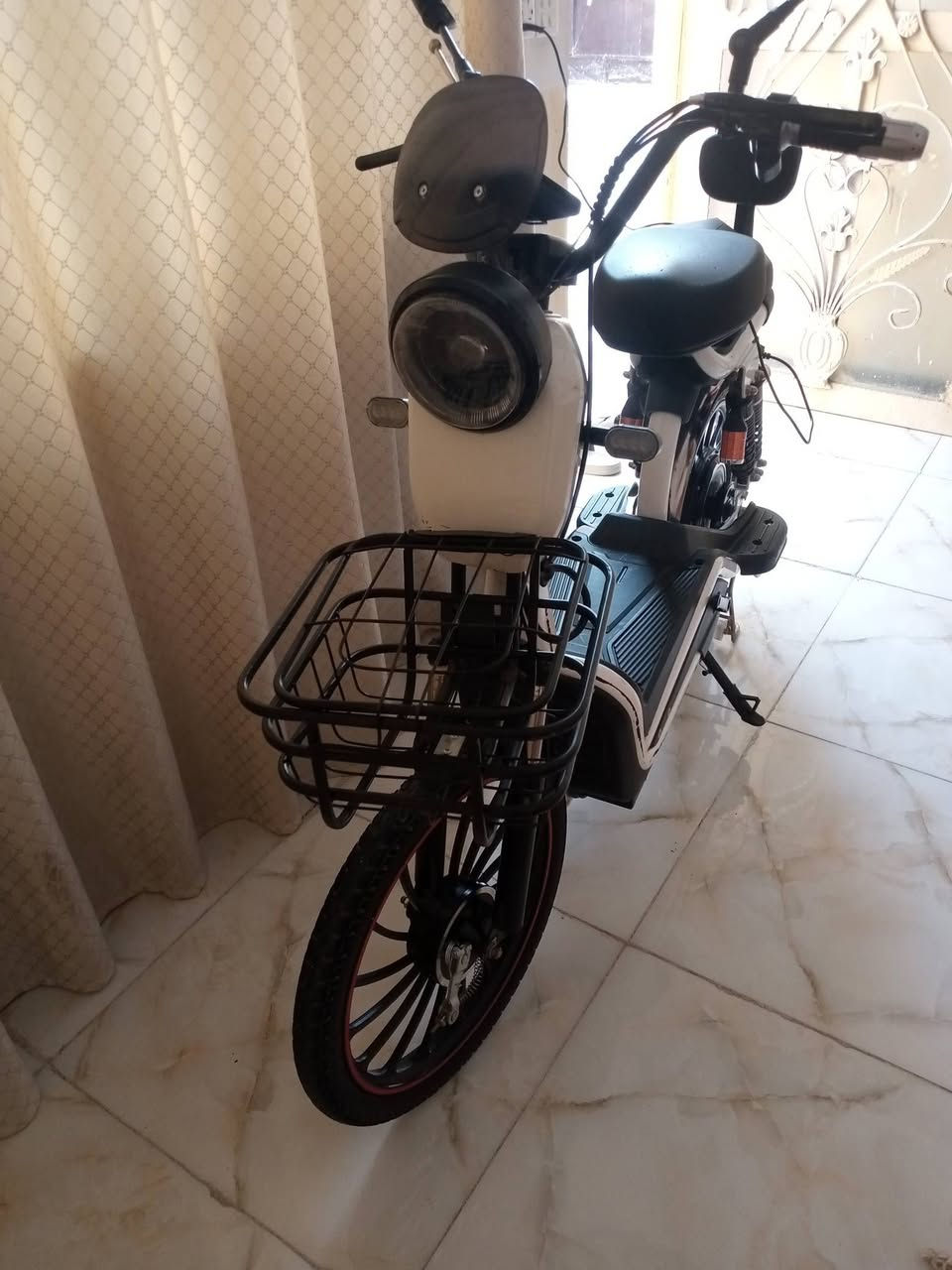 سلام عليكم 
دارجة شحن للبيع 
استخدام 8 اشهر 
بيع ب 150 
الدراجه 6 بطاريات  ضعيفات يعني يمشن 2-3 كيلو 
الدراجه كامله غراضه
باقي التفاصيل خاص
مكاني واسط كوت


**إذا كنت صاحب هذا الإعلان وتريد حذفه لأي سبب، رجاءا أرسل رسالة إلى الدعم الفني**