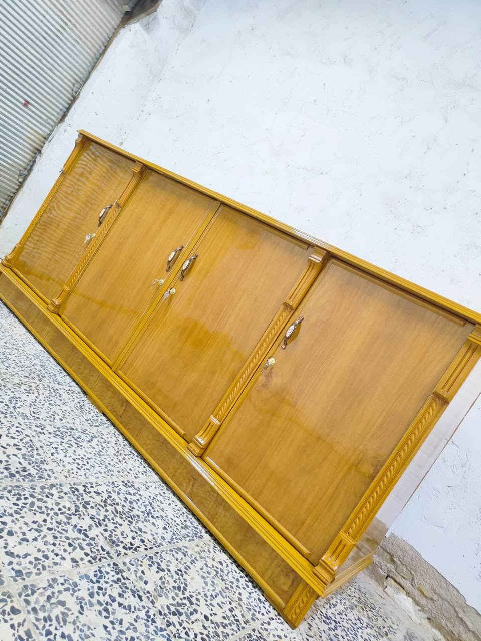 #جديد بوفيه 4 بيبان نجارة صاج ٥ مل تزكام سعرها 275 شراي يتصل مكان نجف حي الجزيره واتساب *********** النجف, العراق
