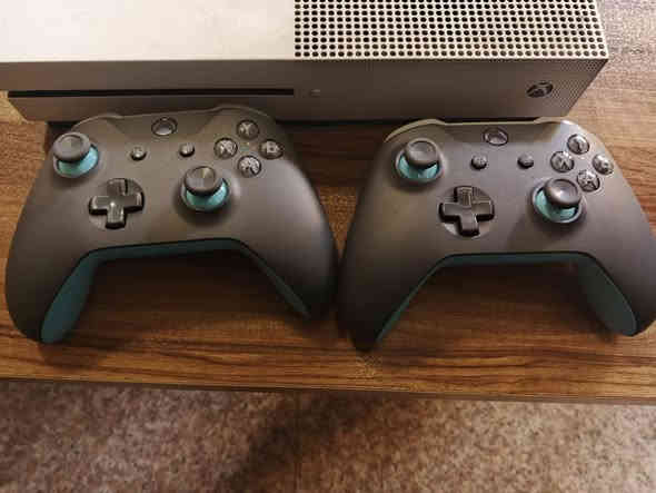 اكس بوكس ون اس للبيع وياه كيم باس شهرين قبل 10ايام فعلتة وبيه كل اوف ديوتي مودرن وارفر 3 او اساسن كريد مشتريهن مو كيم باس  وبيه يدات 2 جدد نص تيرا سعر 150 الف قفل مكاني بغداد ***********
