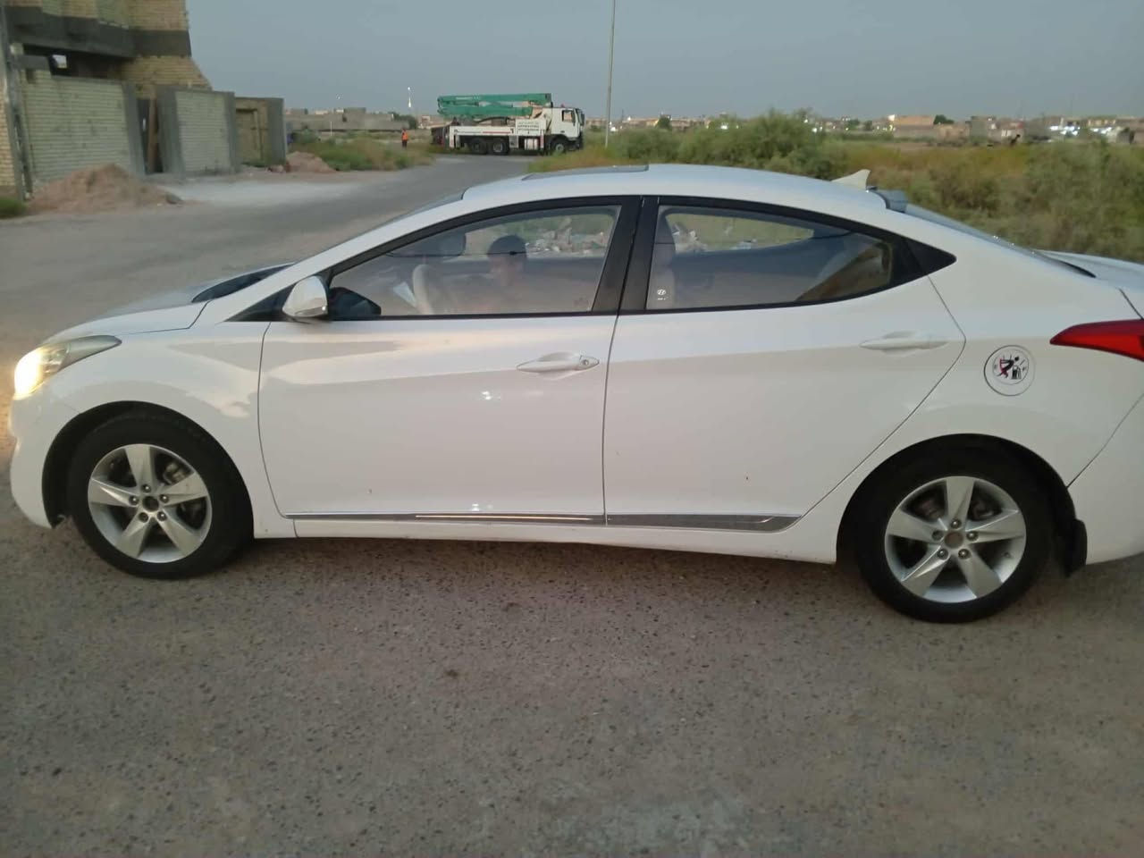 السلام عليكم... للبيع هيونداي النترا 2012  GLS خليجي ماشية365الف مكينة 1800 دووش  محرك مفتوح كير صدر كفالة 
بيهة صبغ بالدوسة وصبغ جاملغ الايسر بنيد بية بارد شبر مفتوح فقط
سعرة110وبيهة مجال بسيط
مكان السيارة بغداد الدورة
***********
