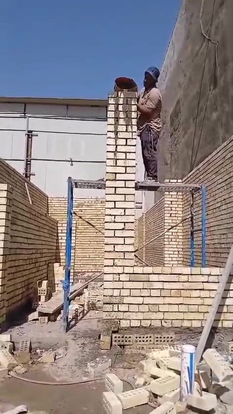 خلفه بناء متوفر حلين شغل درجه اولئ ومصاطر والتزام بالموعد تصل وتدلل ***********
