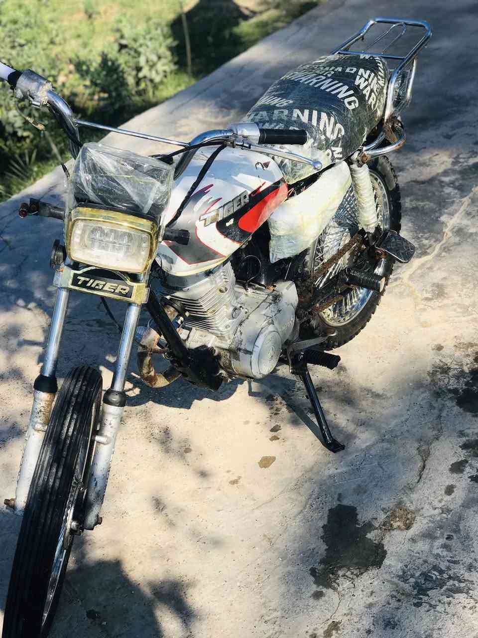 السلام عليكم دراجه للبيع تايكر موديل21اوراق بغداد المكان واسط عزيزيه سعر خاص اوتصال ***********
