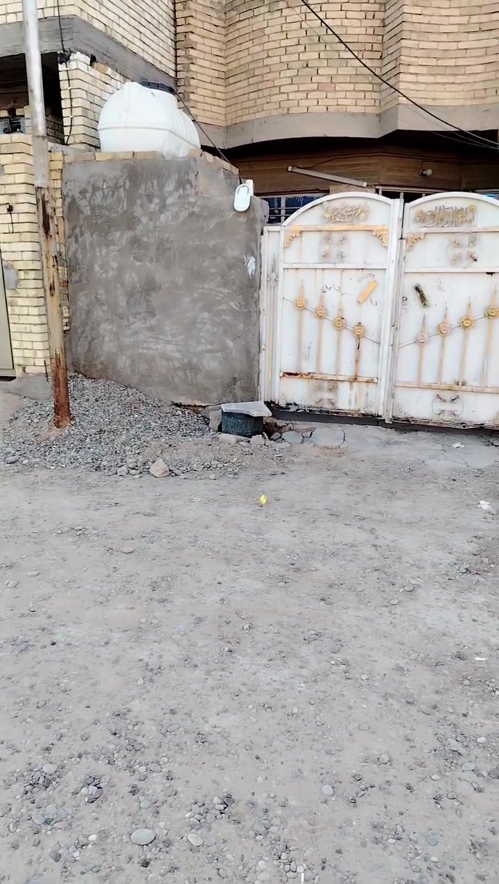 السلام عليكم بيت للبيع 100م سند 25 الوجهه 5والنزال 20. الفرع 10م المشورع قبل المستوصف 
هاتف ***********
