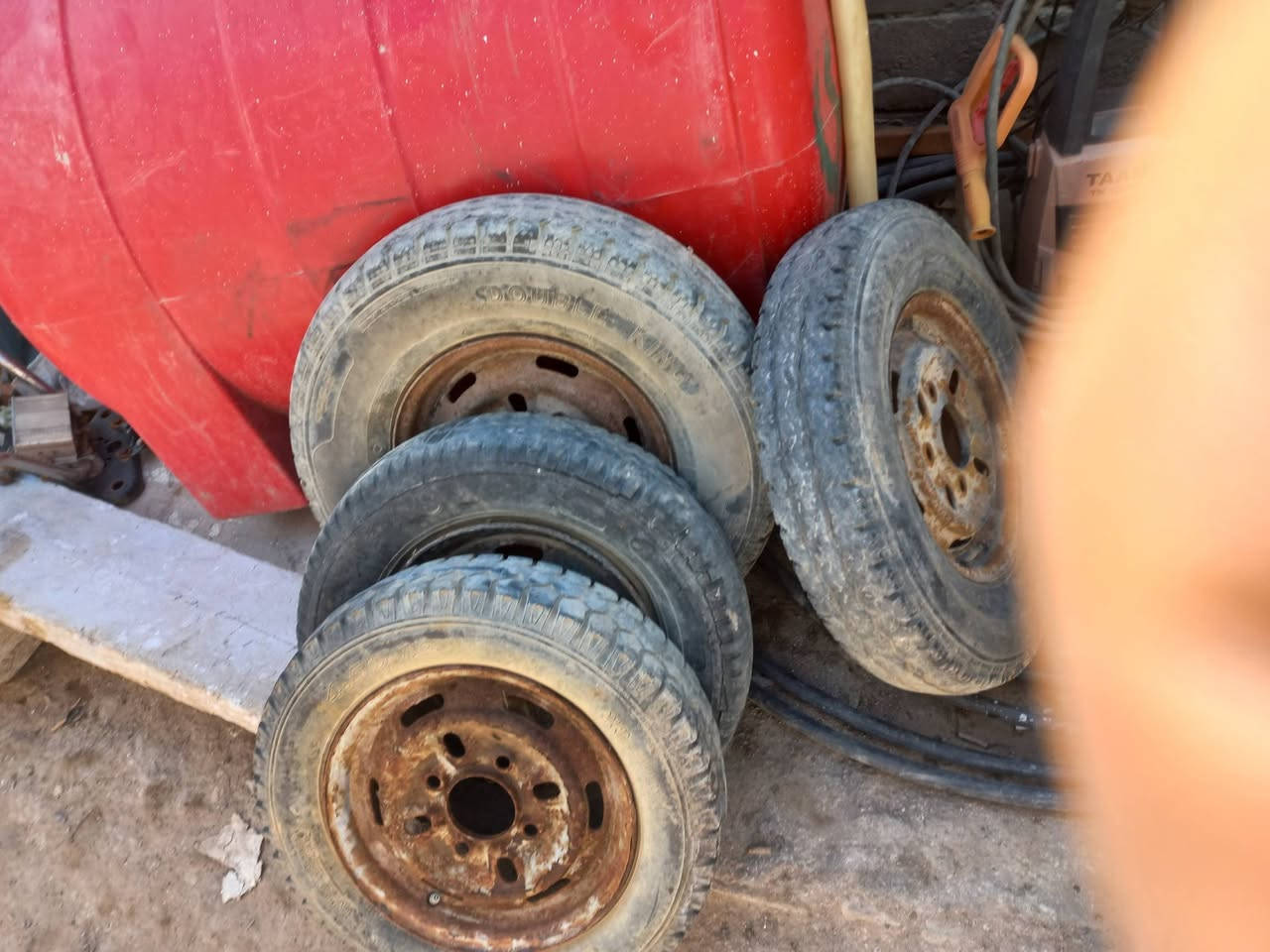 سلام عليكم ستوته تأخذه من يمي كارتون كامله محركين وياهه اوارق اصولي بسمي وعلي ماحاط عليهه اسن صبغ جديده صلطان  *********** سعرها  قفل 700
