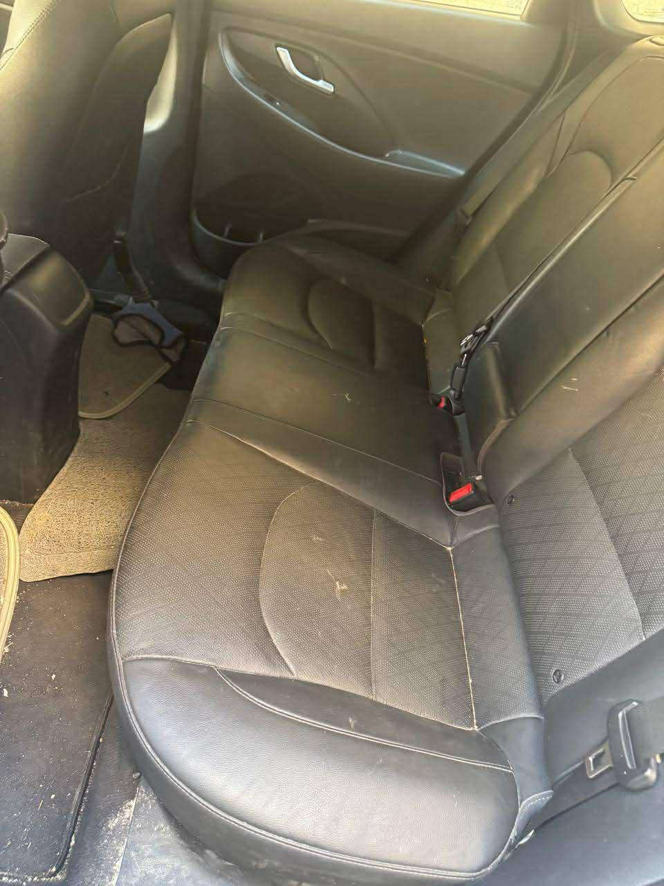 للبيع - هيونداي النترا GT 2020 وارد أمريكي
سيارة شبابية، شكل رياضي ومواصفات كاملة بسعر مميز
 محرك 2.0 اقتصادي وقوي
جير أوتوماتيك تيبترونيك
شاشة كبيرة + بلوتوث + USB
كامرة خلفية + حساسات
مثبت سرعة + تحكم ستيرن
فتحة سقف بانوراما
 داخلية جلد أسود نظيفة
 جنوط رياضية
 مكيف ثلج
السيارة كاملة مكملة وشغلها ممتاز، استخدام يومي بدون
مشاكل.
وارد أمريكي - كان بيها حادث سابق وتم تصليحه، والضرر الحالي فقط تقشر صبغ بالكبوت وبعض الخدوش الأمامية
(موضح بالصور).
• جاهزة للفحص بأي مكان
السعر 115 وبيه مجال 
الاستفسار ***********
