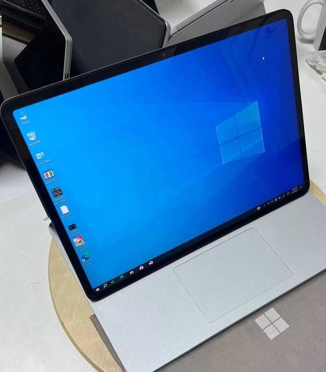 💥Surface studio💥
لمحبى الحالات الجديدة جهاز كسر زيرو لم يستخدم 💯
👉Core i5
👉11th Generation 
👉RAM 16 
👉HD 256
👉 14.5 inch TouchScreen

035706198
￼⁨012 08597792⁩


**إذا كنت صاحب هذا الإعلان وتريد حذفه لأي سبب، رجاءا أرسل رسالة إلى الدعم الفني**