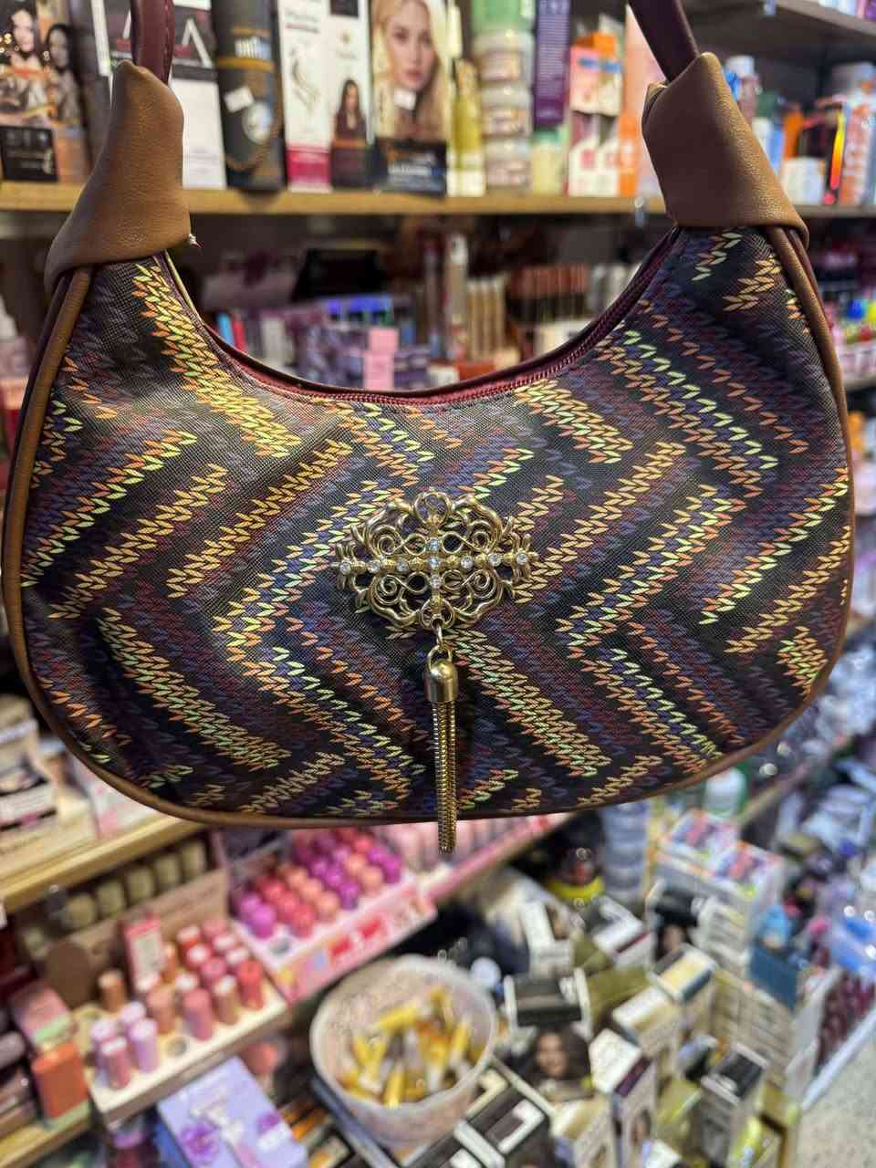 ✔️✔️  جنط نسائية احلى الموديلات والالوان ✔️✔️

📢📢 السعر 5,000 دينار 📢📢

   علق بتم ليصلك كل ما هو جديد 

العنوان : موصل حي الحدباء سايدين جامع الغفران مقابل أفران الحدباء ومركز الشرطة 

🚗🚗 يوجد توصيل داخل الموصل فقط 🚗🚗
للاستفسار مراسلة الصفحة أو الاتصال على الرقم ***********
