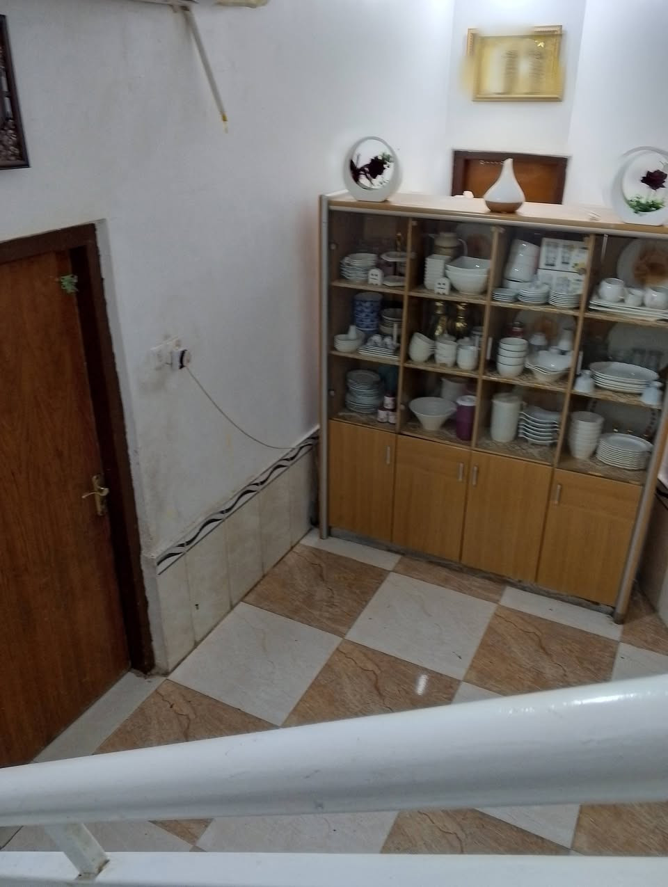 السلام عليكم بيت خلفي 100متر طابو صرف بآسمي حي التضحيه قرب مدرسه قبضه الهدى  كافه الخدمات متوفره ماء مجاري تبليط  السعر 77مع المجال للشرائح تفاصيل اكثر اتصل ***********
