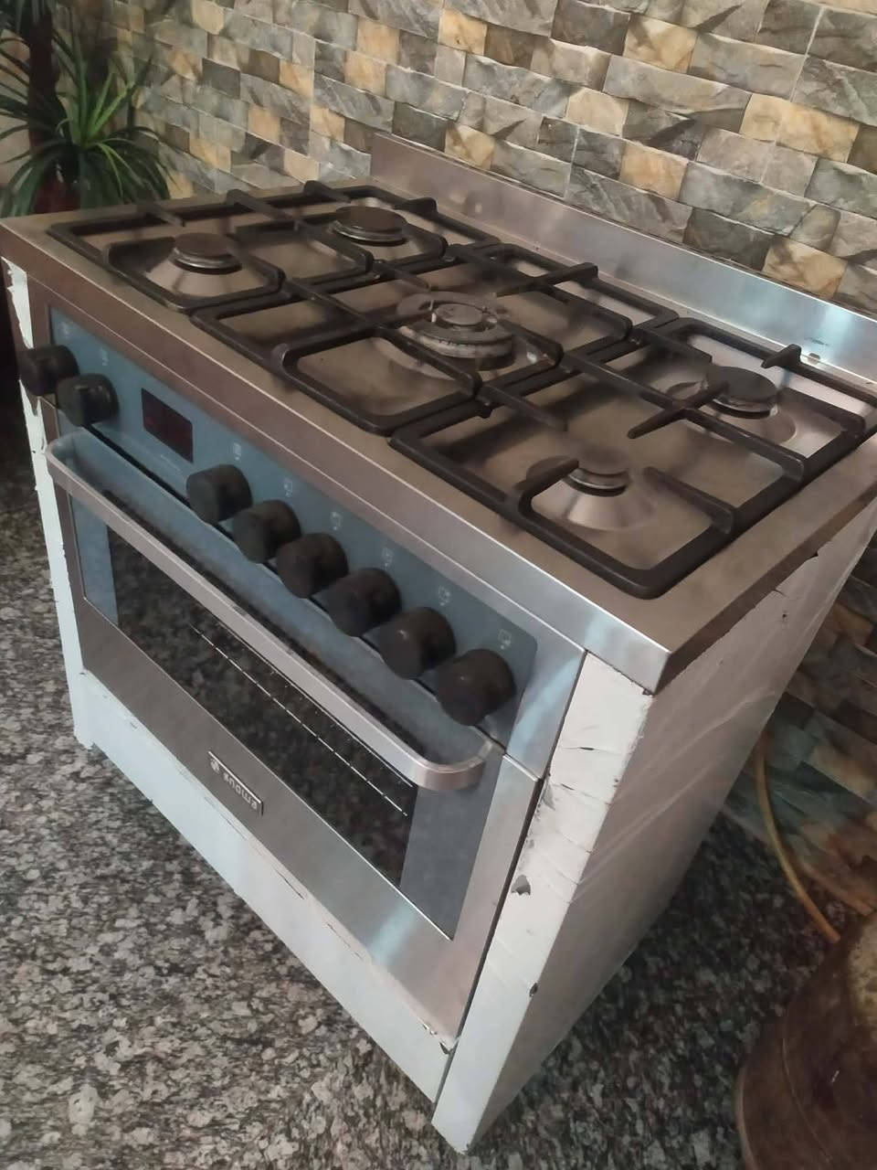 طباخ ايطالي صناعي بعده بالنايلون كله شغال حتى الكهرباء ماداخل تصليح 
يوجد توصيل


**إذا كنت صاحب هذا الإعلان وتريد حذفه لأي سبب، رجاءا أرسل رسالة إلى الدعم الفني**