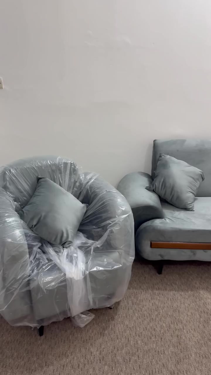 نص تخم لل بيع جديد مامستخدم بعده بل جيس سعر ٣٠٠ الف واتساب ***********
