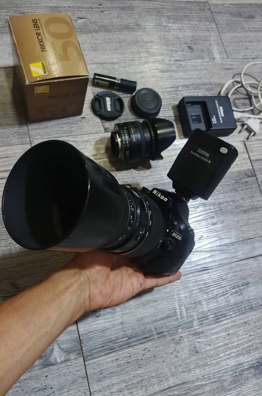 كاميرا نيكون 5200d بسعر مناسب
1-مع زم رياضي 300-70
 2- مع عدسه للصور الشخصية البورترية 50mm الغنية عن التعريف نضيفه كلش بعده بال كارتون 
3- مع بطارية + شاحنه اصليات 
4- هودي مال زوم رياضي + هودي للعدسة ال50mm هدية 
5- رام ابو ال16 هدية 
6- الكاميرا شرط الفحص اي خلل ترجع 
يوجد توصيل جميع المحافظات 
السعر 375 وبيه مجال بسيط


**إذا كنت صاحب هذا الإعلان وتريد حذفه لأي سبب، رجاءا أرسل رسالة إلى الدعم الفني**