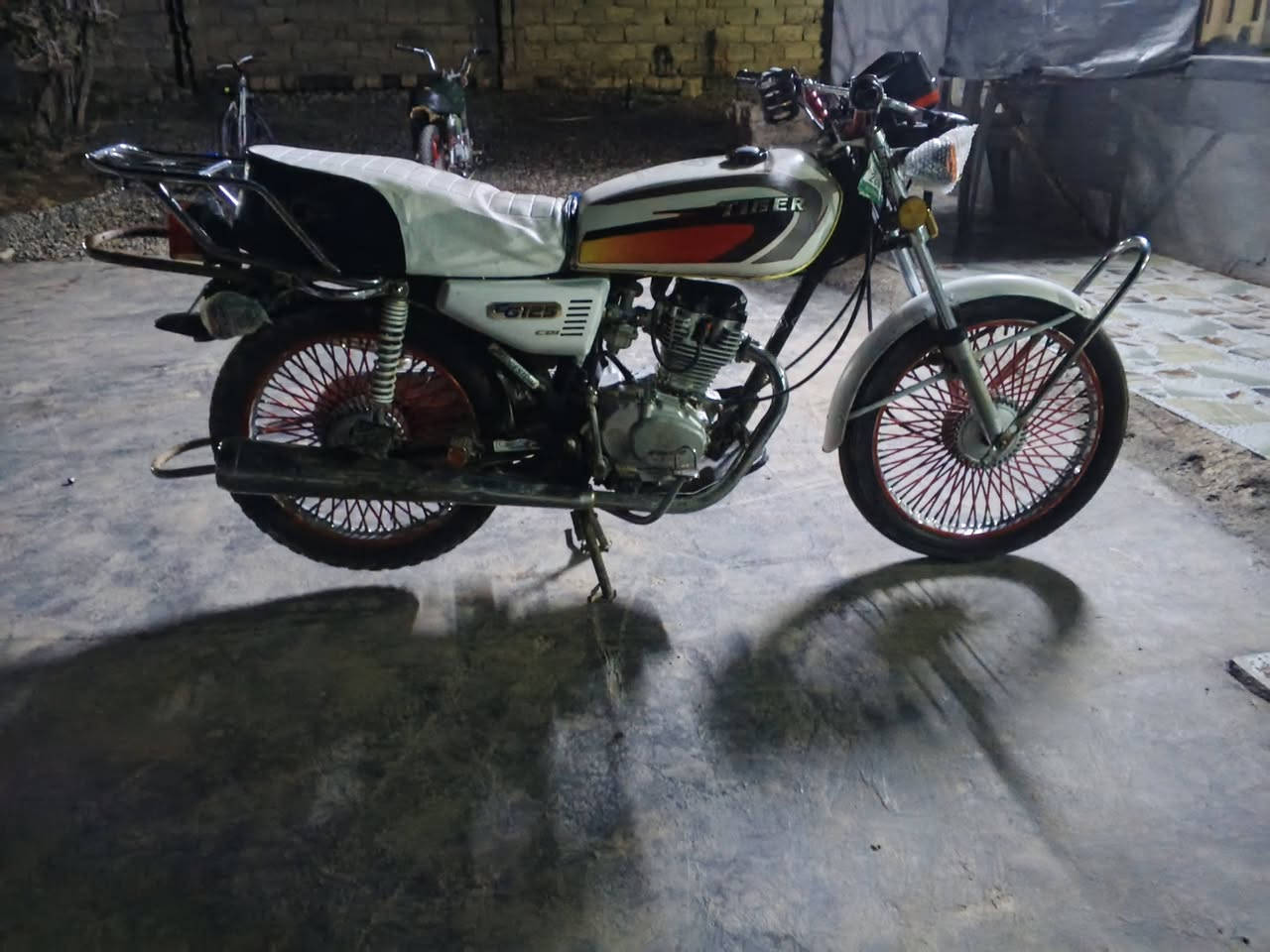 ماطور تايكر موديل 2019كلو شقال شرط محرك ما مفتوح للبيع السعر 400مكاني ناحية نمرود  قريت السلامية ***********
