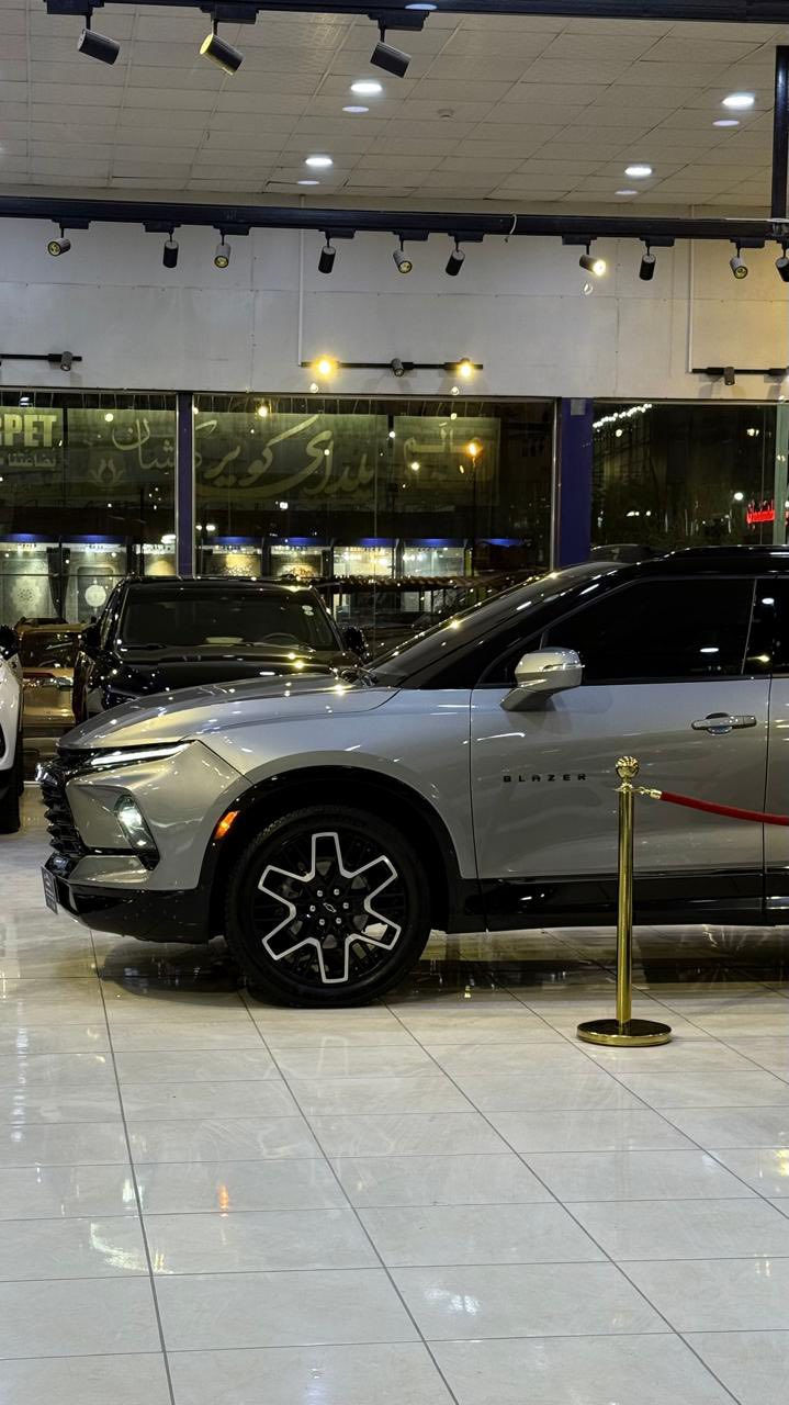 شوفر ليت بلايزر للبيع RS فول اعلى فئه 
الضرر جداً حفيف فقط البنيد مبدل السياره جديده وفول ولون سمنتي تو كلر علامه ضوئيه  المحرك V6 سلندر مواصفات RS معروفه فولل سعرها 260 ورقه  رقم لوحه اربيل وكالة او مداور 
استفسار 
0770 329 3301
