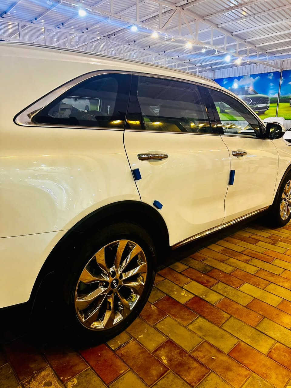 كيا سورنتو 2019 خليجي رقم بغداد الماني تحويل ووكاله مباشر  فول مواصفات للاخير عدا البانوراما ✅
محرك 6 سلندر 
بصمه تشغيل 
بصمه ابواب 
كشنات جلد 
كراسي 2 كهرباء 
 7 راكب 
ثلاث قطع تبريد 
شاحن لاسلكي 
شاشة ايباد 
كامرات خلفيه 
لد امامي خلفي 
خمسه ويل كب كروم 
لايت زنون 
ماشية 100 الف 
السيارة مكفوله كفاله عامه من ضربه وصبغ وتبديل وفتح وبارد وحالوب 
بيها رصعه وحدة مأشرة بلمنشور 

السعر ((253)) مجال بسيط

مكاني // النجف // للاتصال // ***********
