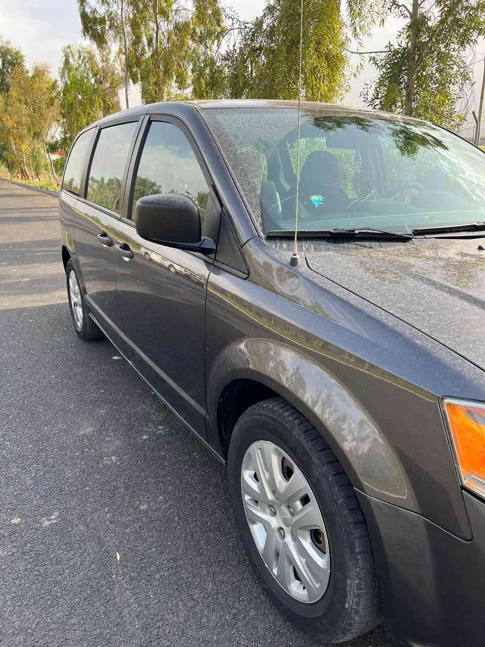 دوج كرفان ٢٠١٩
باسمي
سيارة نظيفة
بيها صبغ قطعتين
بيها بارد قطعتين
محرك وكير بشرط
ماشي ١٤٥ الف كيلومتر
بدون مواصفات باب عادي

السعر ١٣٥ ورقة
عنكاوا اربيل
*********** أربيل, العراق
