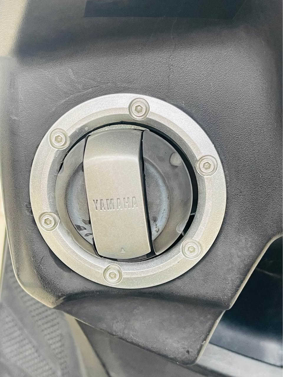 السلام عليكم للبيع سكنس شمعه ياباني أستان گهرباء قبق نفخ هيترات (خطين نوزل )طلاعات لون أسود 2020 ماشي14 الف حقيقي بس الحديث شاشه الكترونيه عداد بانزين نظام فحص شحن الباتري نظام فحص الدهن دراجه  جديدة مال رمبه او اوراقها كامله دراجه بيها محرك يخبل وبرغي ما مفتوح بيها بشرط جيب فيتر وأفحص والدراجة إذا تجي وتشوفها مو نفس الصوره تاخذها بلاشما ابيع إذا متجيب فيتر ويفحصها دراجه مال جناي كفرات بلاديه محرك بلادي كولشي بيها بلادي تفتح سويج بس تدوس دكمت لسلف تشتغل مكفوله من الشخط اكفلك التاير  إذا بيه بنجر ارجع او اكول أكفلك التاير إذا بي بنجر تعال وشوفها بعينك السعر1450 أوبيها مجال قليل لان دراجه رمبه)تجي تاخذها من باب البيت مكاني
بغداد 📞*********** بغداد, العراق
