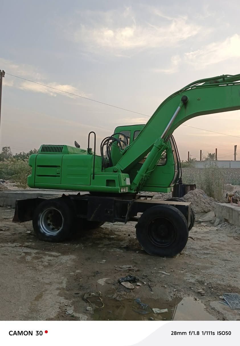 حفاره للبيع مديل ٢٠٠١ رقم بابل ***********
