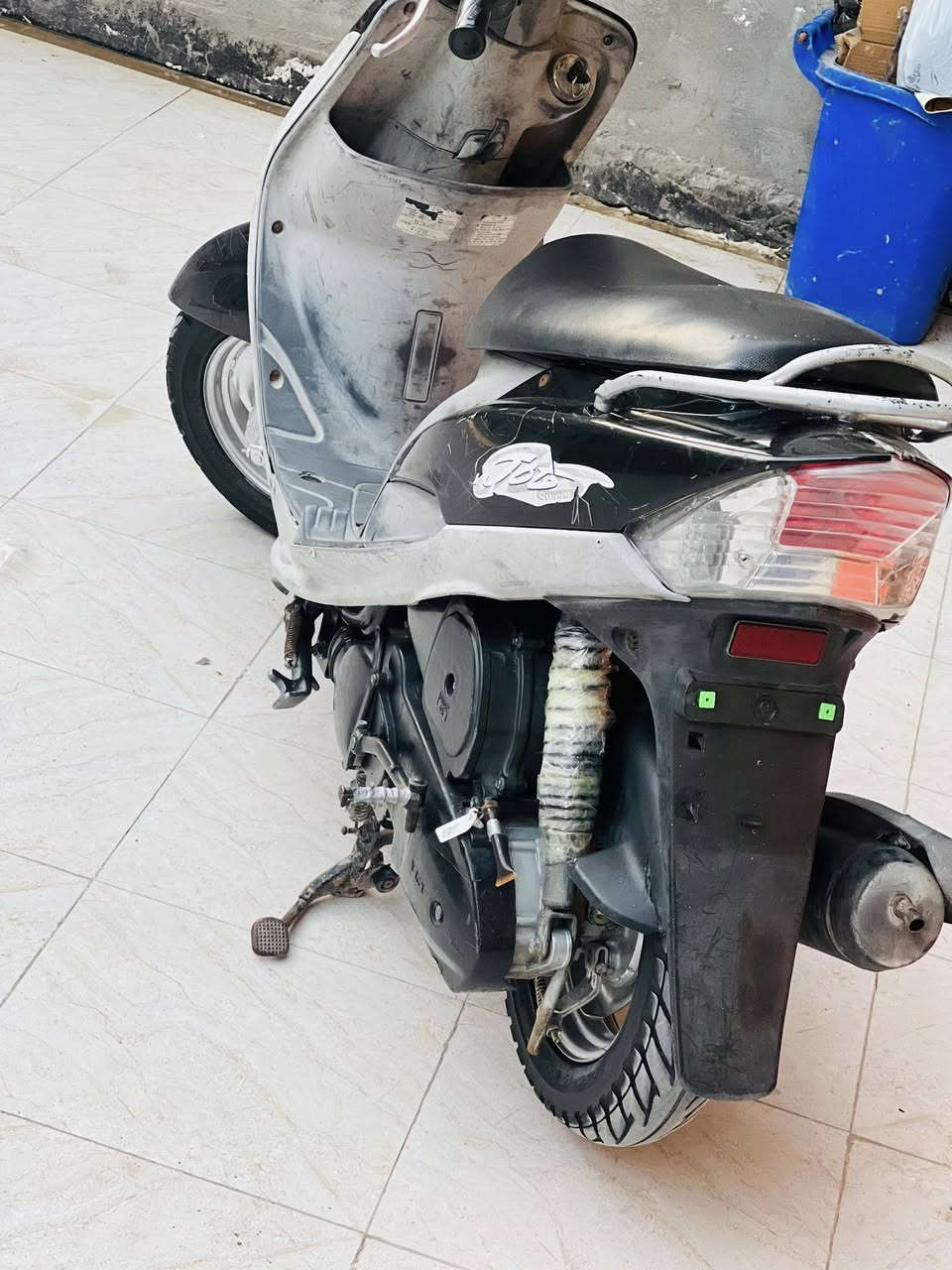 السلام عليكم دراجه قجمه للبيع بوشه49بلاديه مامفتوحه كلشي شغال سلف اشاير لايتات هورن السعر ٧٥٠ وبيها مجال المكان البصره /المطيحه@ متواجد واتساب فقط***********
