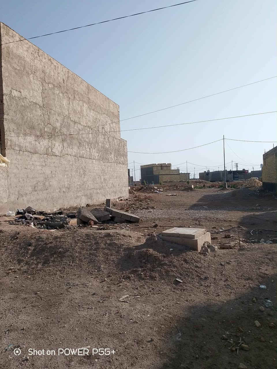 قطعة أرض 200 م للبيع زين القوس حي الحشد خلف دائرة الكهرباء شارع 15 واصلتها خدمات مجاري و كهرباء واتصالات تبعد عن الشارع الصب حوالي 40 م كما موضح في الصورر
سعرها 65 
للاستفسار أكثر الاتصال على 
***********
***********
