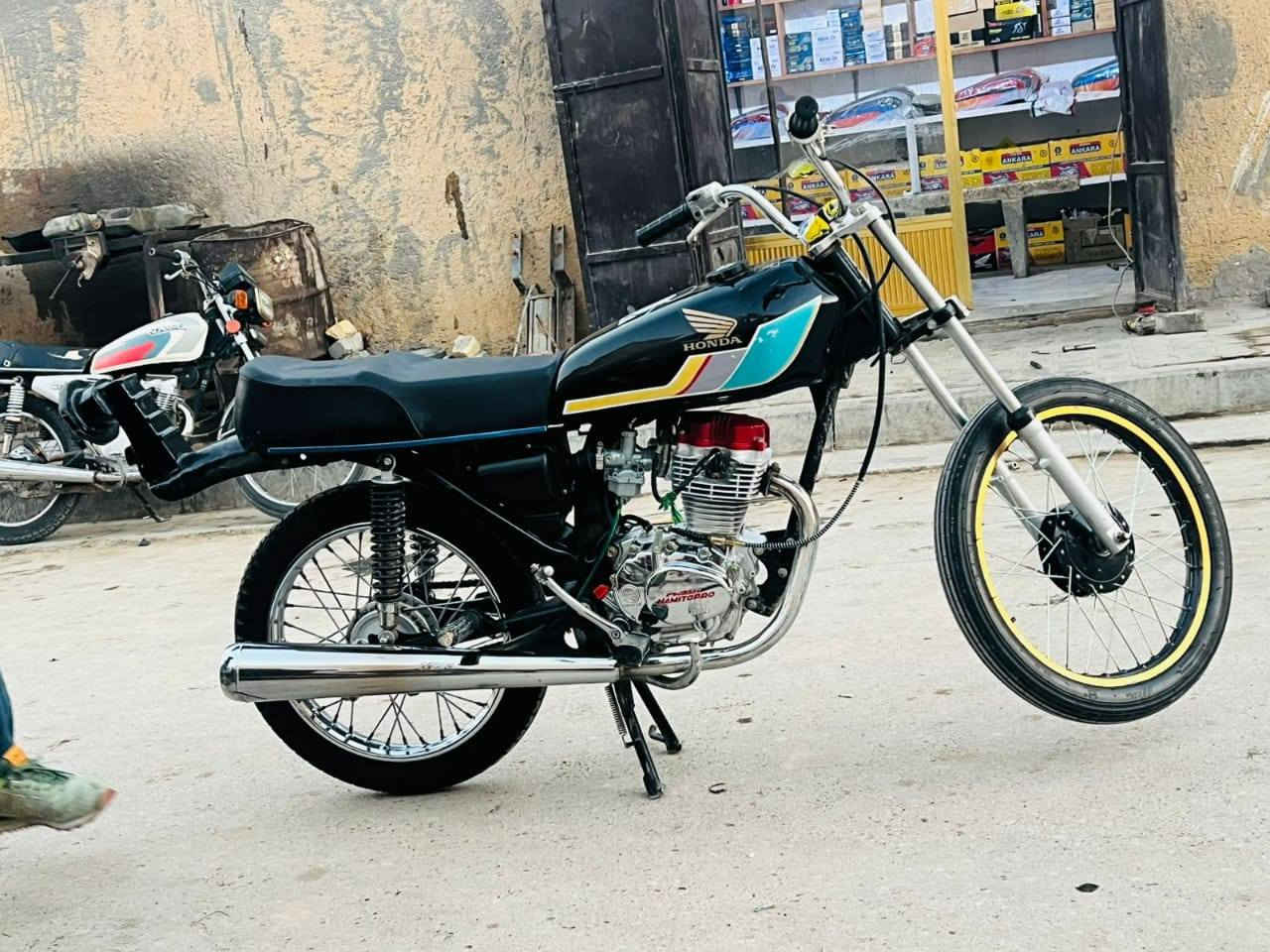 دراجة تيربو 25 كفالة دراجة كاملة مكملة غراضهه جديده مكاني القرنة الشرش باقي التفاصيل خاص او *********** المو شراي لايتعبني
