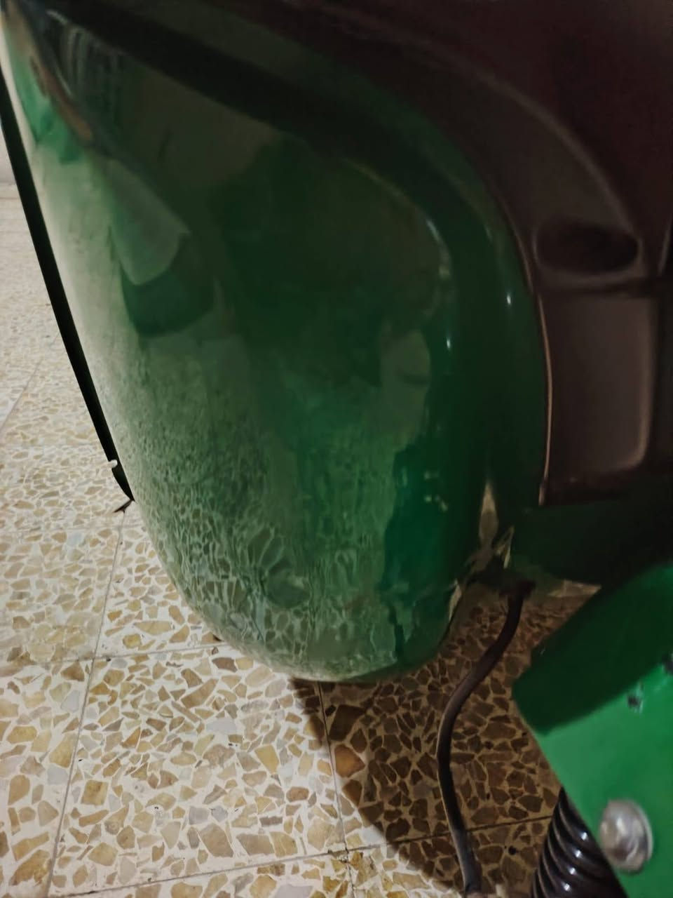 سلام عليكم تكتك البيع نضيفه تفاصيل   واحد وعشرين وراق بيه شخط بل القد ودكه بل صفاح ***********
