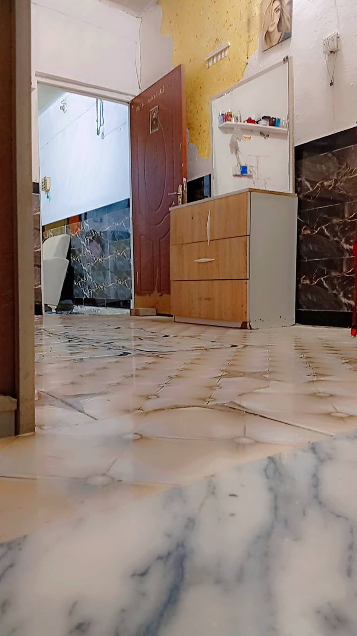 بسم الله ..بيت تجاوز للبيع
المساحه 100متر
المكان.حسينية الراشديه .في منطقة ال 28 قرب شارع قهوة المتقاعدين.
يحتوي على كراج وصحيات خارجيه .
واستقبال وغرفه ومطبخ وترك وحديقه خلفيه...مع كامل الخدمات كهرباء ماء ومجاري .ومكاتبه يم المختار
ويحتوي على تشجير خارجي 300 متر
السعر  10
***********
