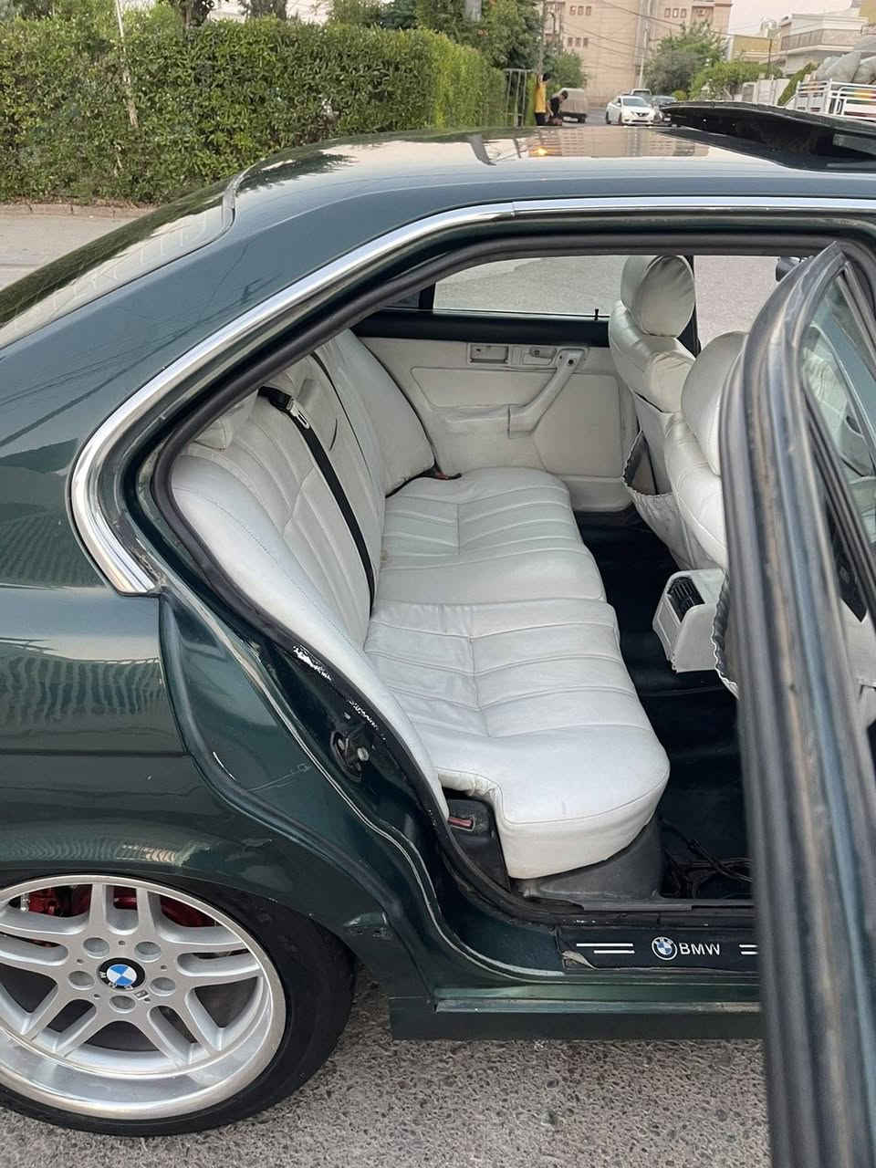 Bmw 520i 1990
سلاید
کوشن جلد
جام کارەبا
٩ وەرەقە غرامەی لەسەرە پاش معامەلە دەیگەڕێنمەوە
گێڕ مەکینە ئەکسل کارەبایات بەشەرت
سەرف بوخار تەپە بەشەرت بەناو کردن بەشەرت
سبوغ حام لۆ جوانی بێ مەحجون بێ لێدان 
سەنەوی ٢٠١٦ یە نرخی ٥٠ محامەلەی تیایە
*********** أربيل, العراق
