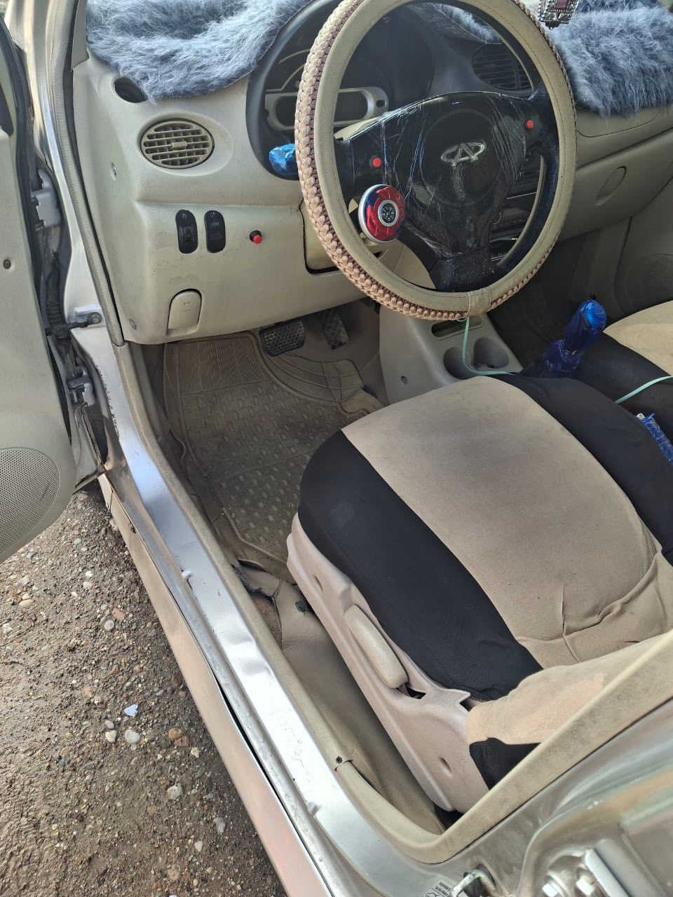 سلام عليكم كيو كيو موديل 2012 كير اوتوماتيك رقم بغداد انكليزي مشروع وطني لحد 29 كير محرك شرط تايرات جديد صدر جديد باتريجديد سياره جاهز تبريت يشتغل سعره 30 بي مجال رقم موبايل ***********
