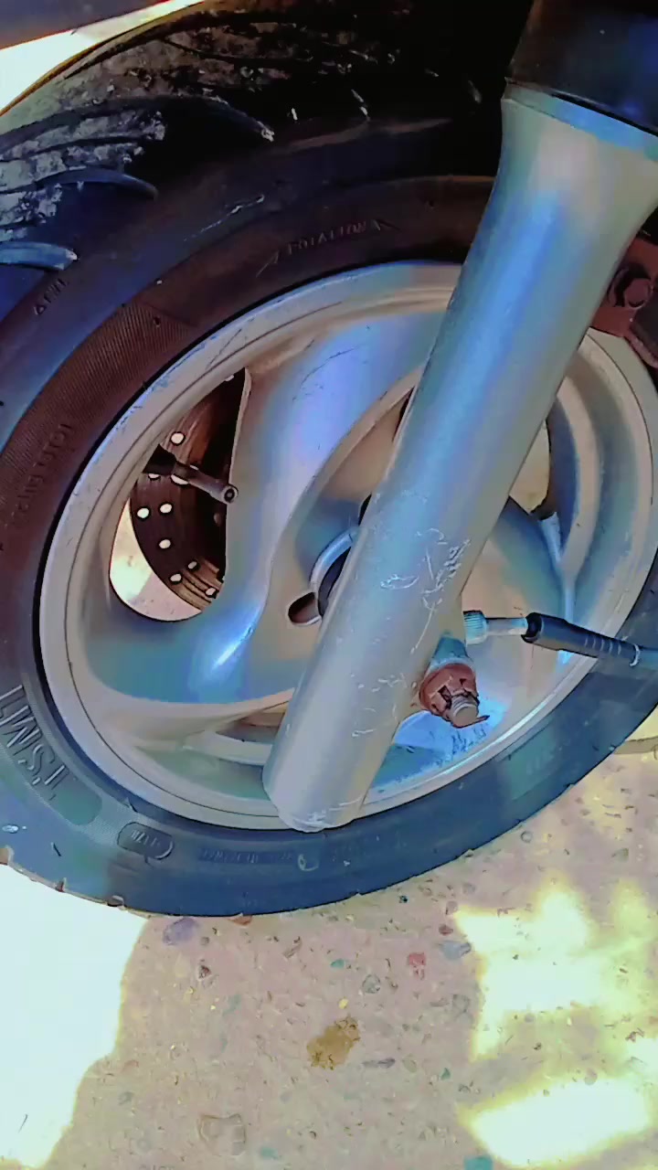 سلام عليكم دراجة للبيع ياباني دراجة نقصهة شغلات بصيطة استفسار علا ***********
***********
