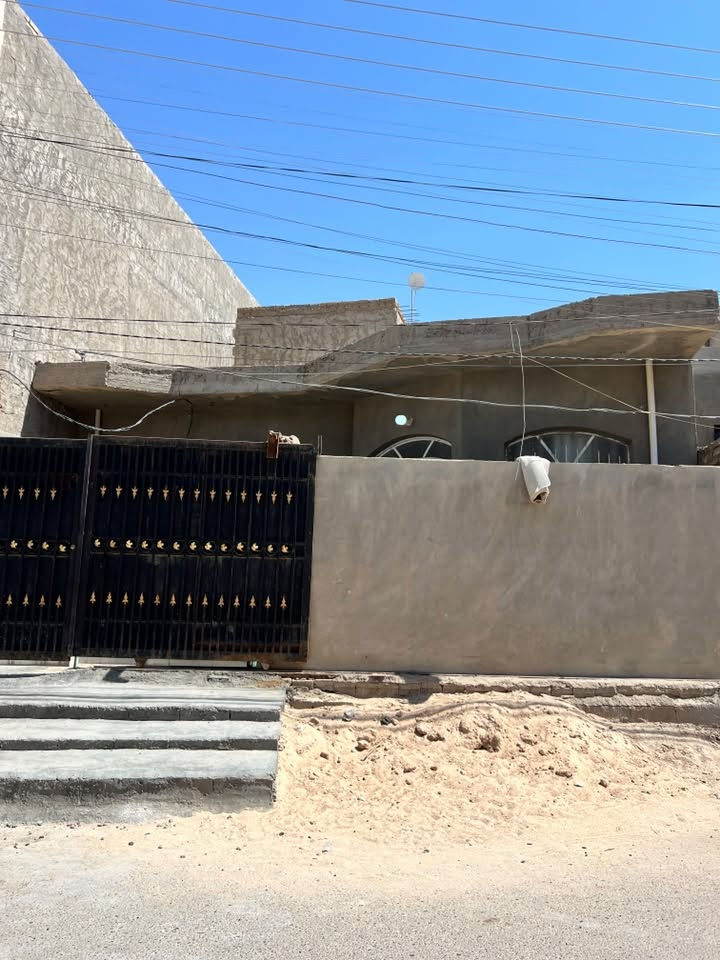 يالله 

دار للبيع 

في الأنبار فلوجة جغيفي الثاني مربع جامع ذكر الحكيم خلف جامع ذكر الحكيم ومدرسة ذكر الحكيم 

مساحة 150 متر 
واجهة 7،5 والنزال 20 
بناء طابوك سنة البناء 2017
بيت مرتب 
نقصة ستارة وسراميك الأرضية فقط بيتونة كاملة
بيت طابق واحد يحتوي علا 
ستقبال مطبخ صاله غرفة نوم مناور صحيات حمام وكراج سيارة 
شارع 10 تبليط 
موقع البيت كلش مرتب وخدمات كامله ماء كهرباء اسواق مدرسة جامع منطقة مفولة خدمات 
وقريب علا سكة القطار يعني بينا وبين لاند سكيب 10 دقايق مشي 
صنف العقار طابو زراعي سند 25
والأرض بچر مو دفن

للأستفسار والمعاينة الأتصال علا الأرقام

***********

***********

#السعر78مليون
