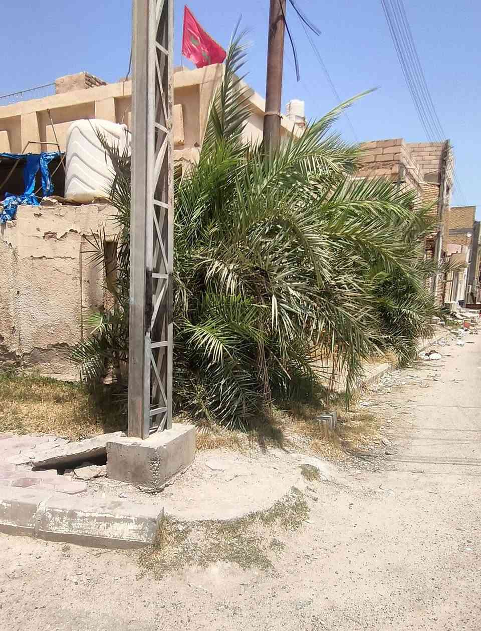 بيت ركن مساحة 290 متر (أبيعك قطعة تفليش) 
العنوان بداية الحي العسكري قرب المخازن القديمة 
قريب على جامعة العين 
السعر 450
للاستفسار الاتصال على ‏‪***********
