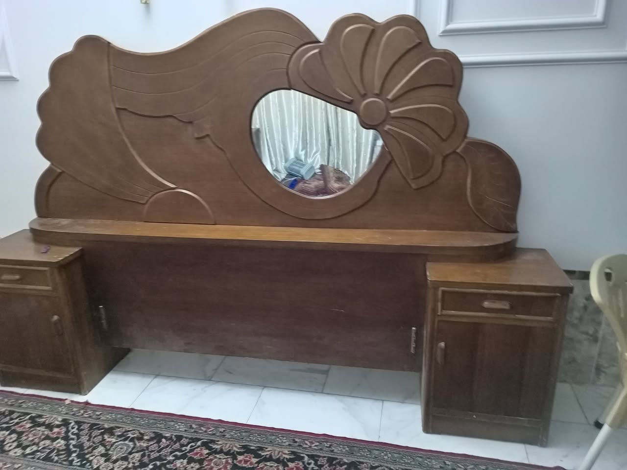 عندي جرباية وميز مراية صاج داخل وخارج ثقيل شغل درجة اولى سعرهن ١٧٥ الف مكاني بسماية للاستفسار الاتصال على الرقم ***********
 @
