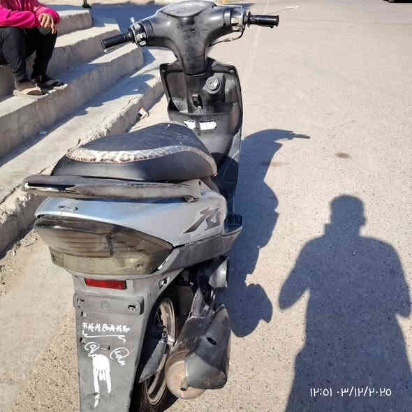 السلام عليكم 
دراجة عدلة للبيع او مرواس بشحن  برغي مامفتوح بيها كلة بلادي كهربائيات شغالات اشاير هورن كلشي شغال فقط يدة مال بريك خلفي عوزها تشتغل سلف وهندر سعر 700 الف وبيها مجال حگ الجية
مكاني بغداد الكمالية شارع البستان
***********
