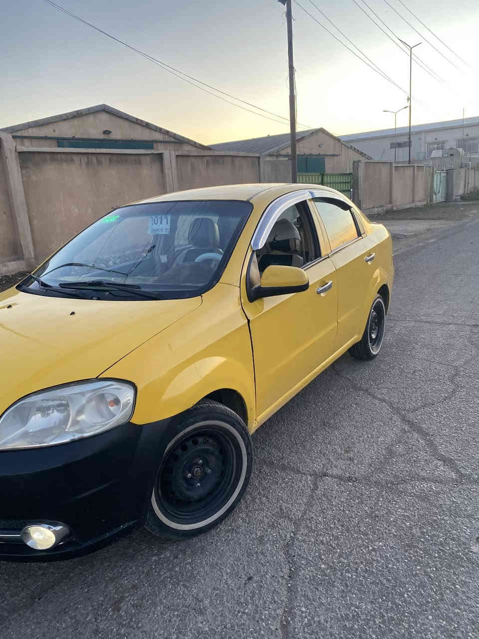 سياره افيو ٢٠١١ السيارة على ايدي ممخلي بيها نقص سياره مال رزق  شركه عامه كير توماتيك كير ومحرك شرط بيها تلكيطات مال تكسي بدون دواخل السعر ٦٠ وبيها محال جدا بسيط (مكلفه بلنشر) *********** بي واتساب
