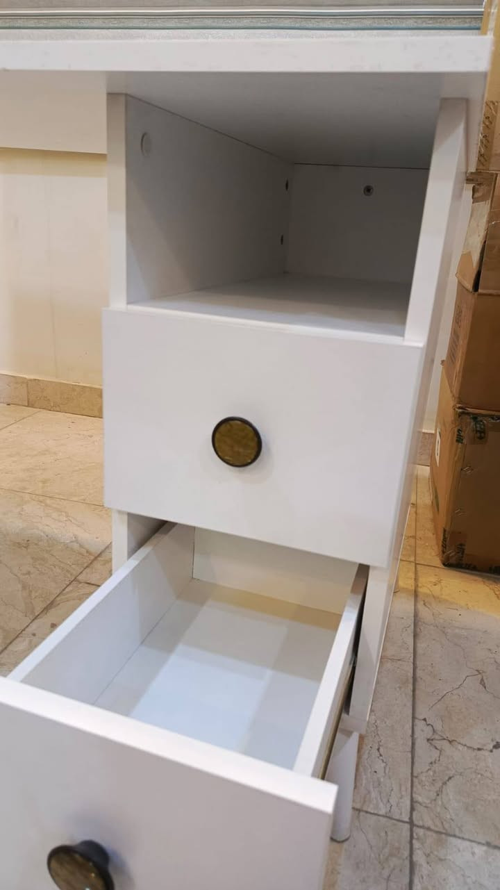 للبيع ميز مكتبة مستعمل نظيف جداد مابي اي اضرار تركي المنشأ
ب١٨٥ وبي مجال...مكاني الكرادة ***********
