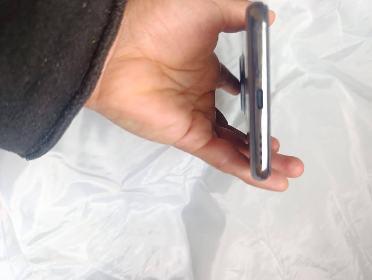 السلام عليكم ريلمي 14برو بلص مكفول من كلشي ملحقاته كامله ذاكره 512مواصفاته معروفه  مكفول من كلشي نضافه 90بالميه  للبيع او المراوس السعر (400)مكاني النجف ناحيه الحريه ***********
