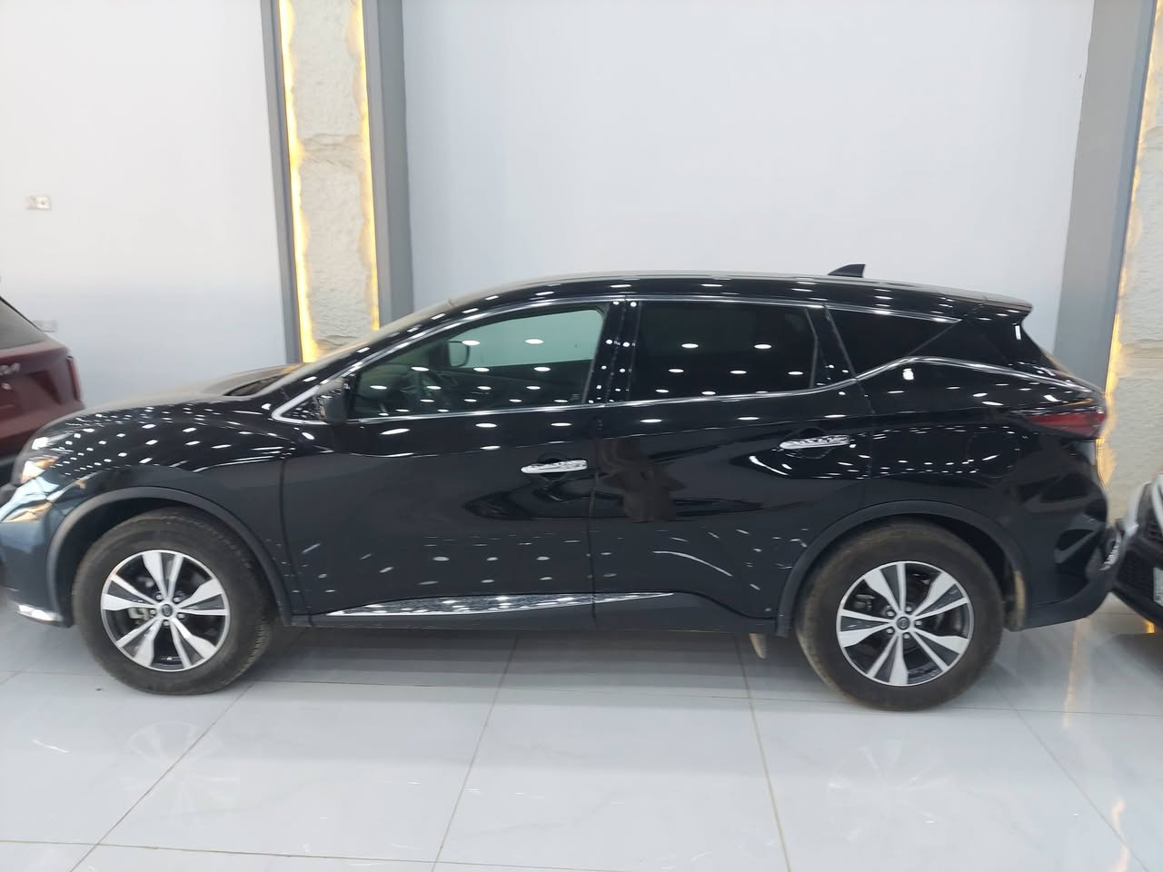 للبيع سيارة مورانو موديل ٢٠٢٣ مامرقم بيها صبغ بنيد وجاملغ بدون شواصي السعر ١٣٥٠٠$مول***********
