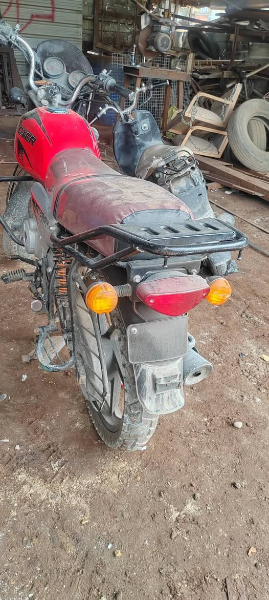 السلام عليكم دراجة بوكسر 4 كير مكفولة  المكينة اوراق ***********
