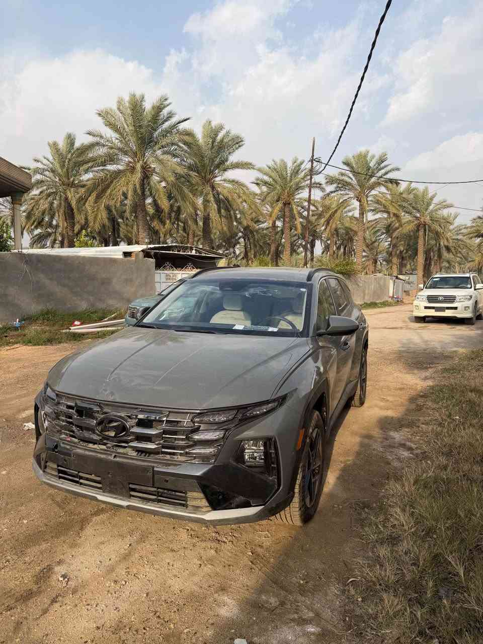 السلام عليكم 

توسان ٢٥ لون سمنتي مميز فول موصفات عدا الفتحه 

مكينه ٢٥٠٠ دخول جديد تترقم جميع المحافظات مشيته ١٣ الف

حادثه شبر بارد بالبنيد بدون دواخل شرط السونار تفحص إذا بيها دواخل صبغ السونار عليه 

موصفات 

بصمه

تشغيل عن بعد

رادارات 

كشن كهرباء

داخل ابيض

شاشه متصل 

لد امامي خلفي

سايد بريك دكمه

مودات قياده 

شاشه دجتل

كامره

جنطه كهرباء 

ويل كروم 

كشنات تدفئه

السعر ٢٠٥ وبي مجال مكاني بابل 

*********** بغداد, العراق
